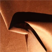 Rudas aksominis audinys